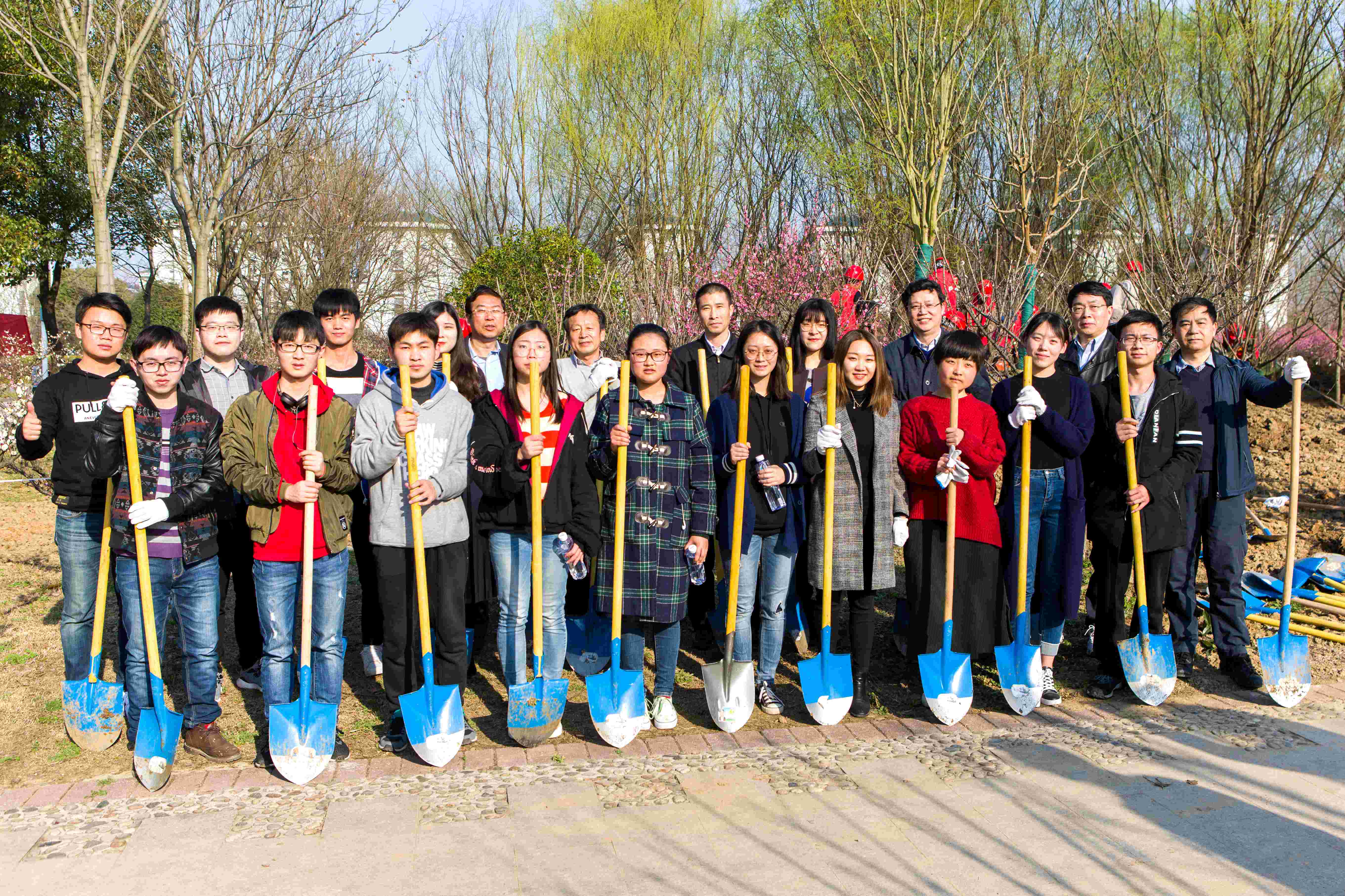 珠海园区举行义务植树活动-北京师范大学珠海分校 新闻网